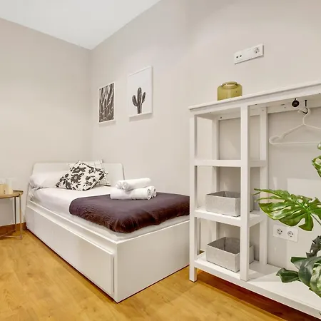 Modern & Quite At Larios Apartment *