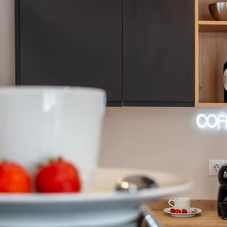 Modern & Quite At Larios Apartment *