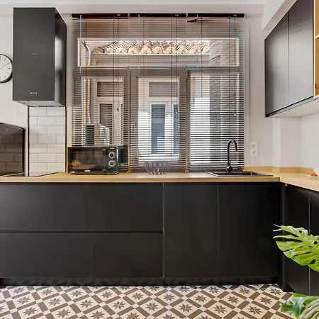 Modern & Quite At Larios Appartement